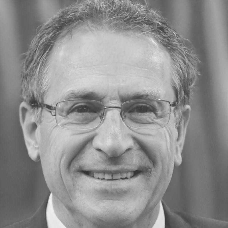 Retrato profesional de Álvaro Mendizábal, Director de Planificación Financiera